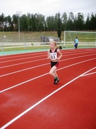 Tiia Keskinen juoksi T11-sarjan 1000 metrillä pronssille.