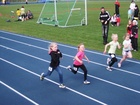 T7-sarjan 40 metrin juoksu oli tasainen kisa, jonka voittajaksi juoksi lähimpänä kameraa oleva Emilia Harju. Kisan neljä ensimmäistä juoksijaa mahtuivat 8 sadasosan sisään.