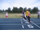 Ella Ikola (vas.), Saana Kastelli ja Pihla Raitanen kilpailivat 7-vuotiaiden tyttöjen 40 metrillä.