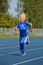 Oskari Haapakoski piti kovaa vauhtia 100 metrillä.