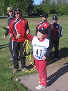 Veera Koskela pallonheitossa.