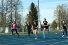 T15-sarjan 100 metrin 1. erä. Rataa 2 juokseva Sanna Mikkonen juoksi voittoon ajalla 13,49, joka oli T14-sarjan A-luokan tulos.